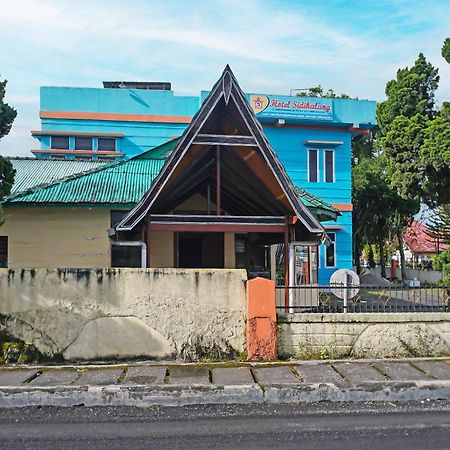 Oyo 92577 Hotel Sidikalang Near Kejaksaan Negeri Dairi ภายนอก รูปภาพ