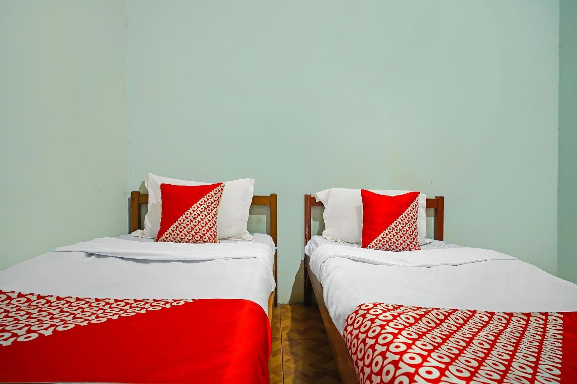 Oyo 92577 Hotel Sidikalang Near Kejaksaan Negeri Dairi ภายนอก รูปภาพ