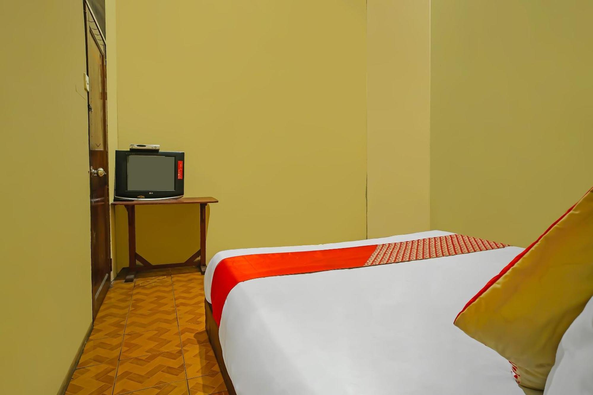Oyo 92577 Hotel Sidikalang Near Kejaksaan Negeri Dairi ภายนอก รูปภาพ