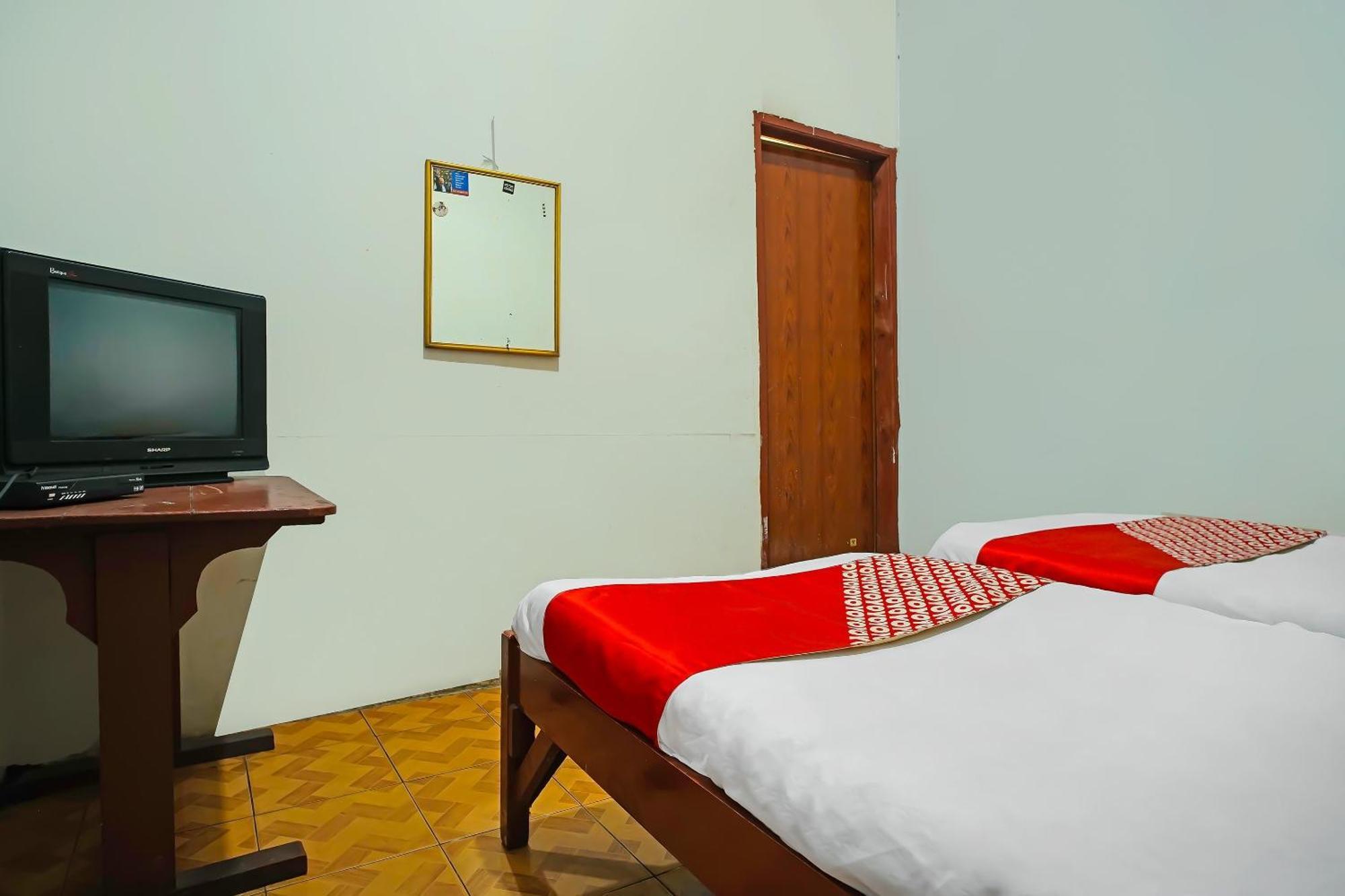 Oyo 92577 Hotel Sidikalang Near Kejaksaan Negeri Dairi ภายนอก รูปภาพ