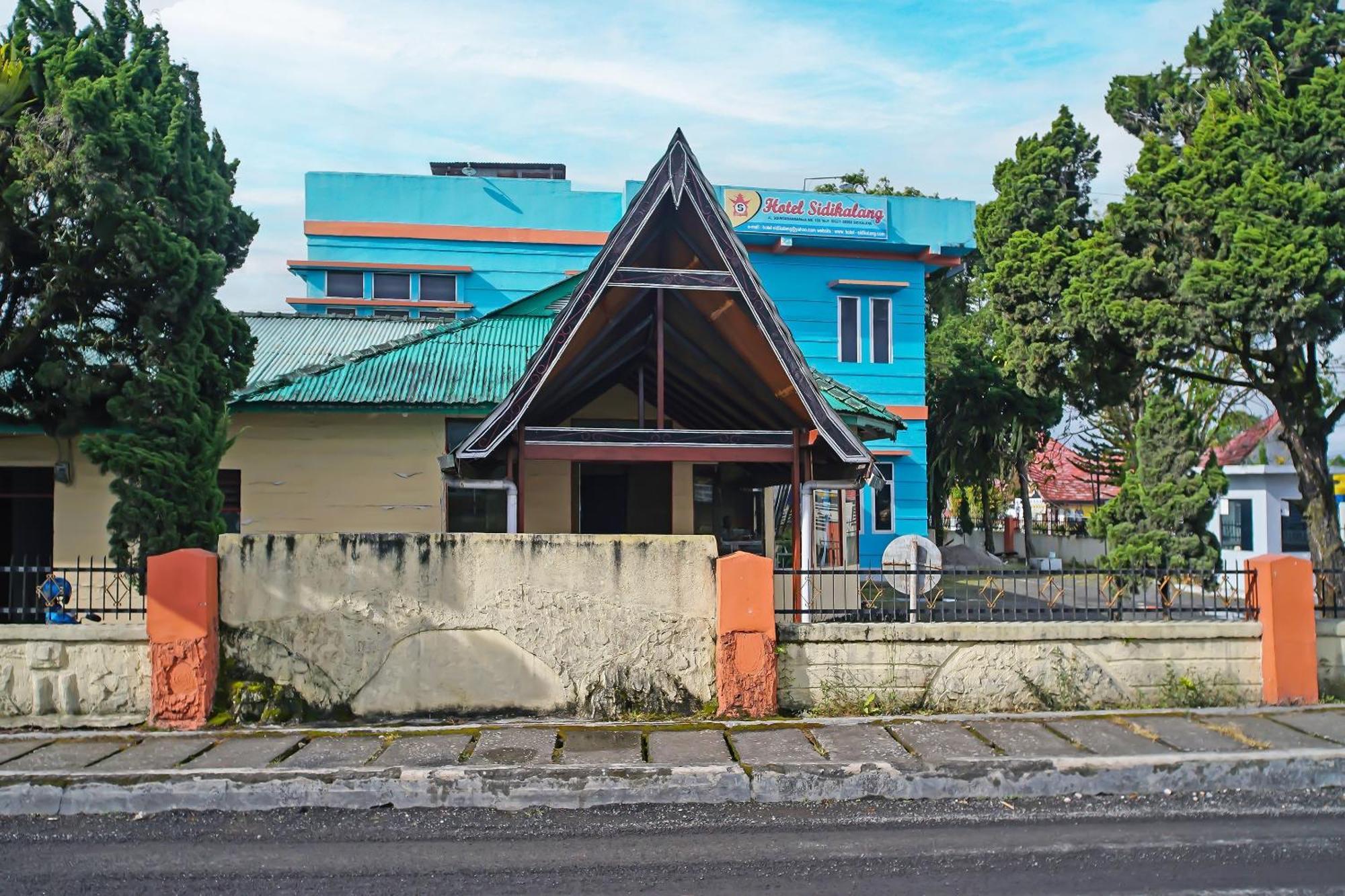 Oyo 92577 Hotel Sidikalang Near Kejaksaan Negeri Dairi ภายนอก รูปภาพ