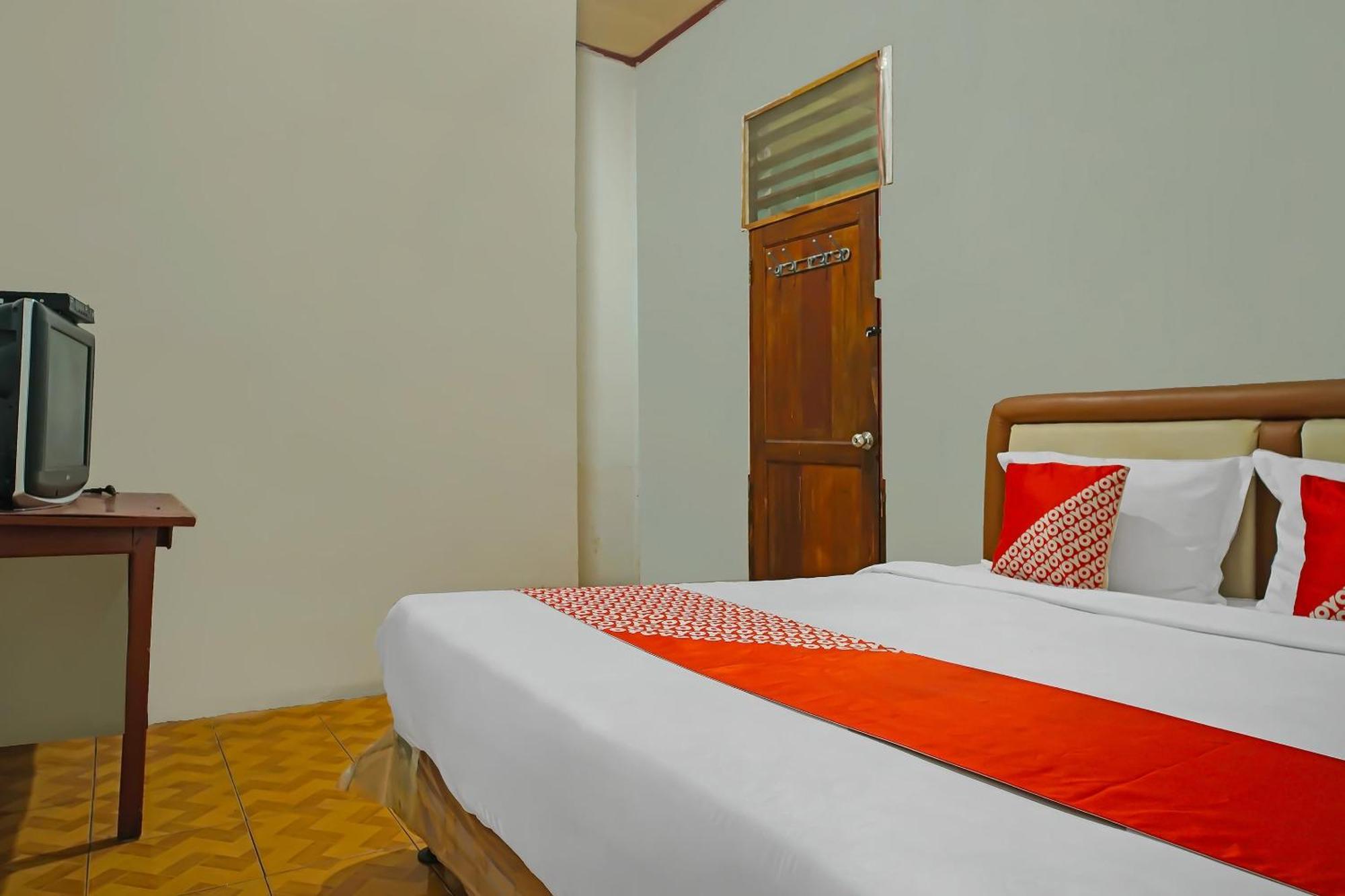 Oyo 92577 Hotel Sidikalang Near Kejaksaan Negeri Dairi ภายนอก รูปภาพ