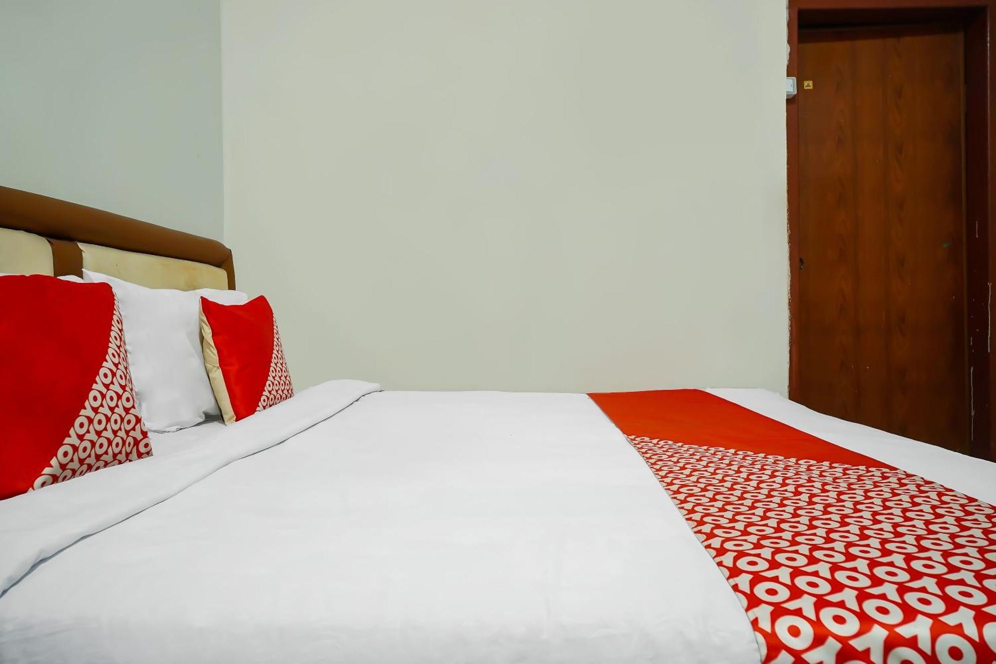 Oyo 92577 Hotel Sidikalang Near Kejaksaan Negeri Dairi ภายนอก รูปภาพ