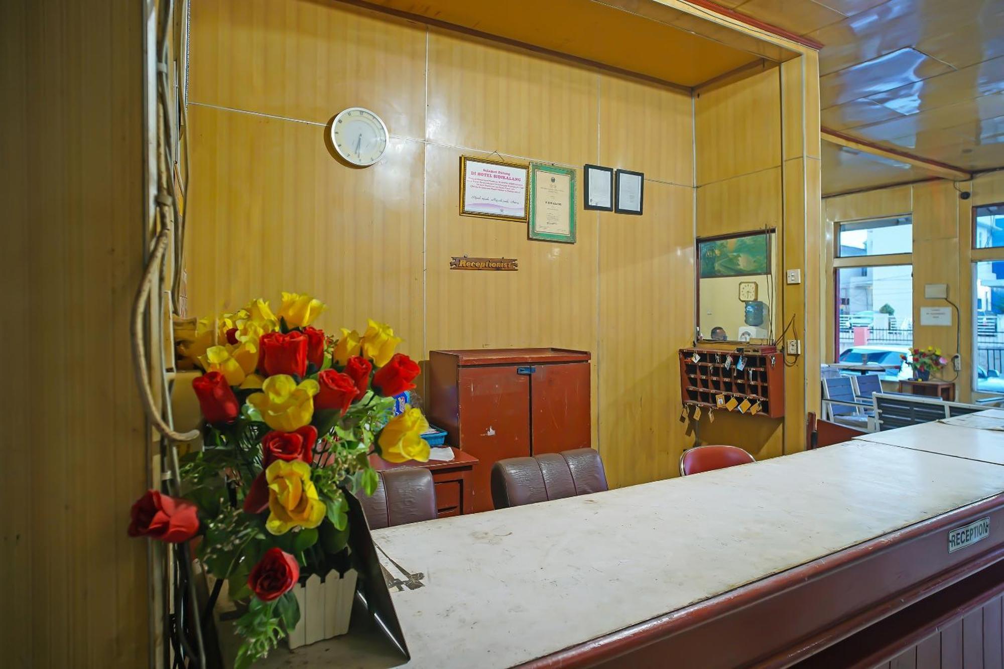 Oyo 92577 Hotel Sidikalang Near Kejaksaan Negeri Dairi ภายนอก รูปภาพ